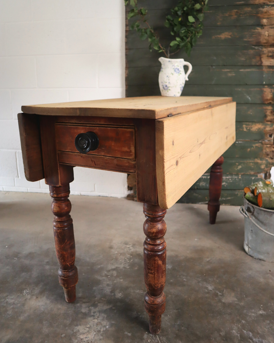 Pine drop store leaf table