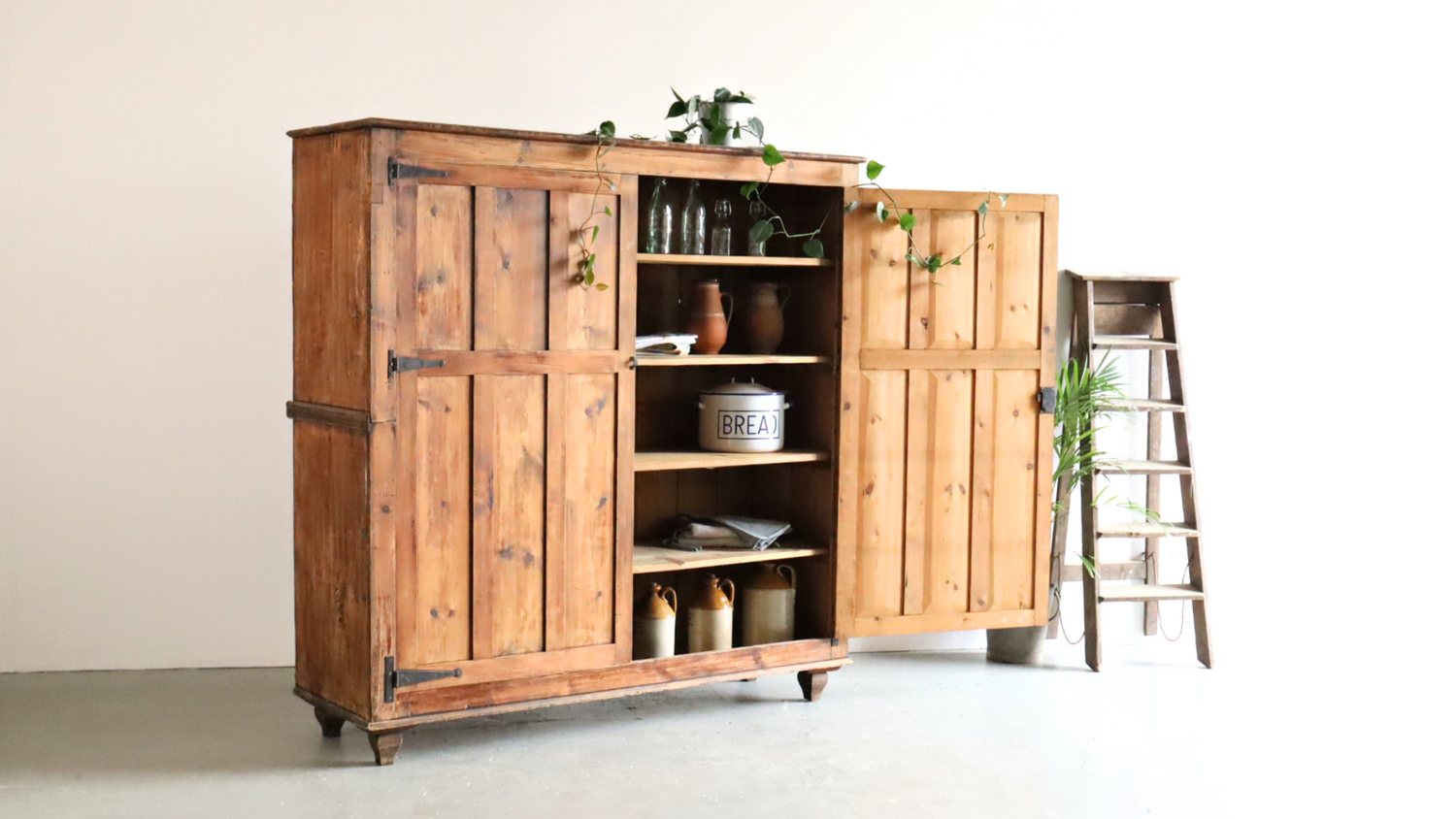 Picture of a Victorian Housekeepers Cupboard